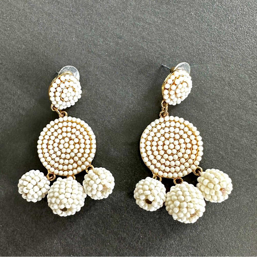 White and gold beaded dangle earrings